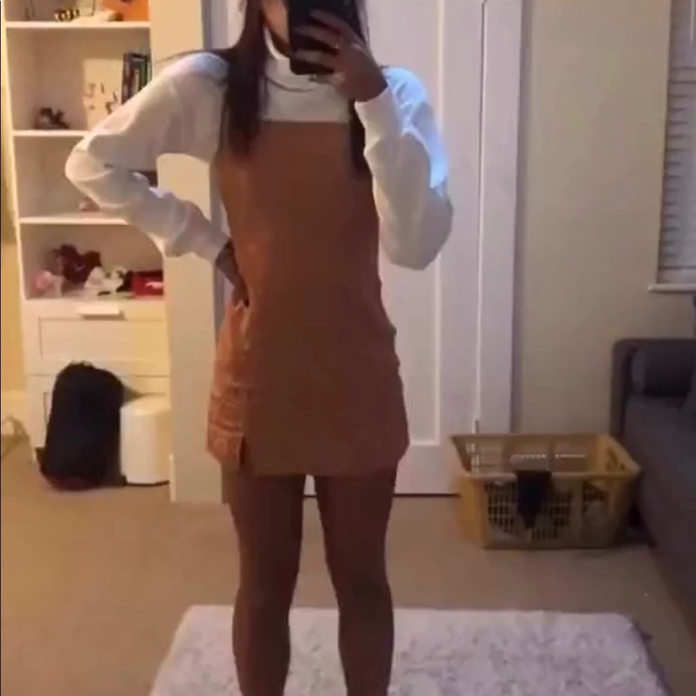 hi guys!! if you can find these dresses pls lmk!